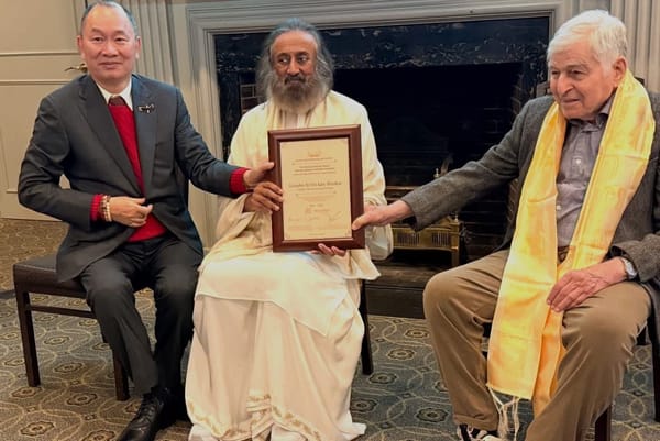 ગુરુદેવ રવિશંકરજી ને 2025 વર્લ્ડ લીડર ફોર પીસ એન્ડ સિક્યોરિટી એવોર્ડ થી સન્માનિત કરવામાં આવ્યા